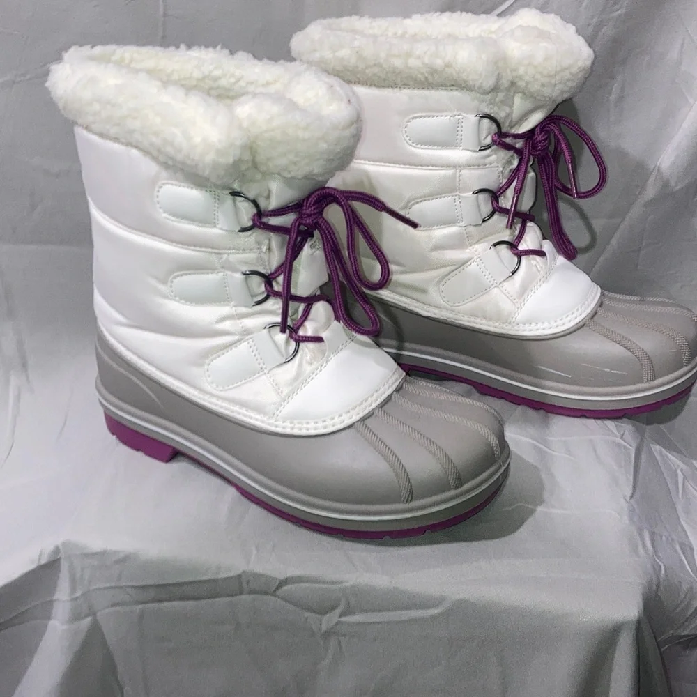 Cozy White & Grey Winter Boots with Purple Laces - Picture 2 of 6